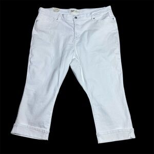 Signature Gold Levi’s Strauss Capri Jeans Women's 22 White Mid Rise Cuffed NWT